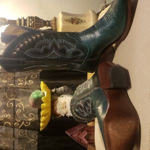 Women's  cowgirl boots
